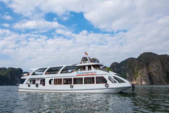 HA LONG BAY 1 DAY LUXURY WITH LIOUSINE BUS