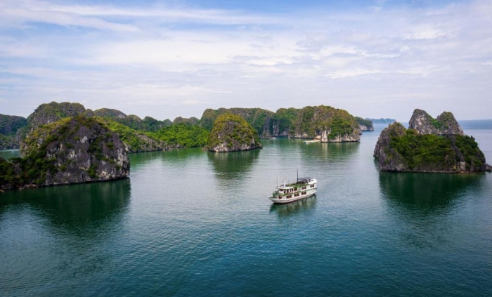 Ha Long - Lan Ha Bay - Cat Ba island With Venezia Cruise